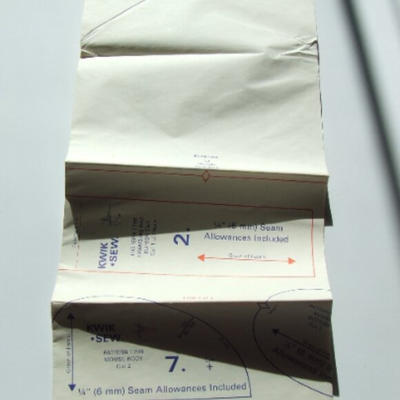 Baby linens sewing pattern Kwik Sew vintage uncut bib change pad play quilt toys - Picture 7 of 8